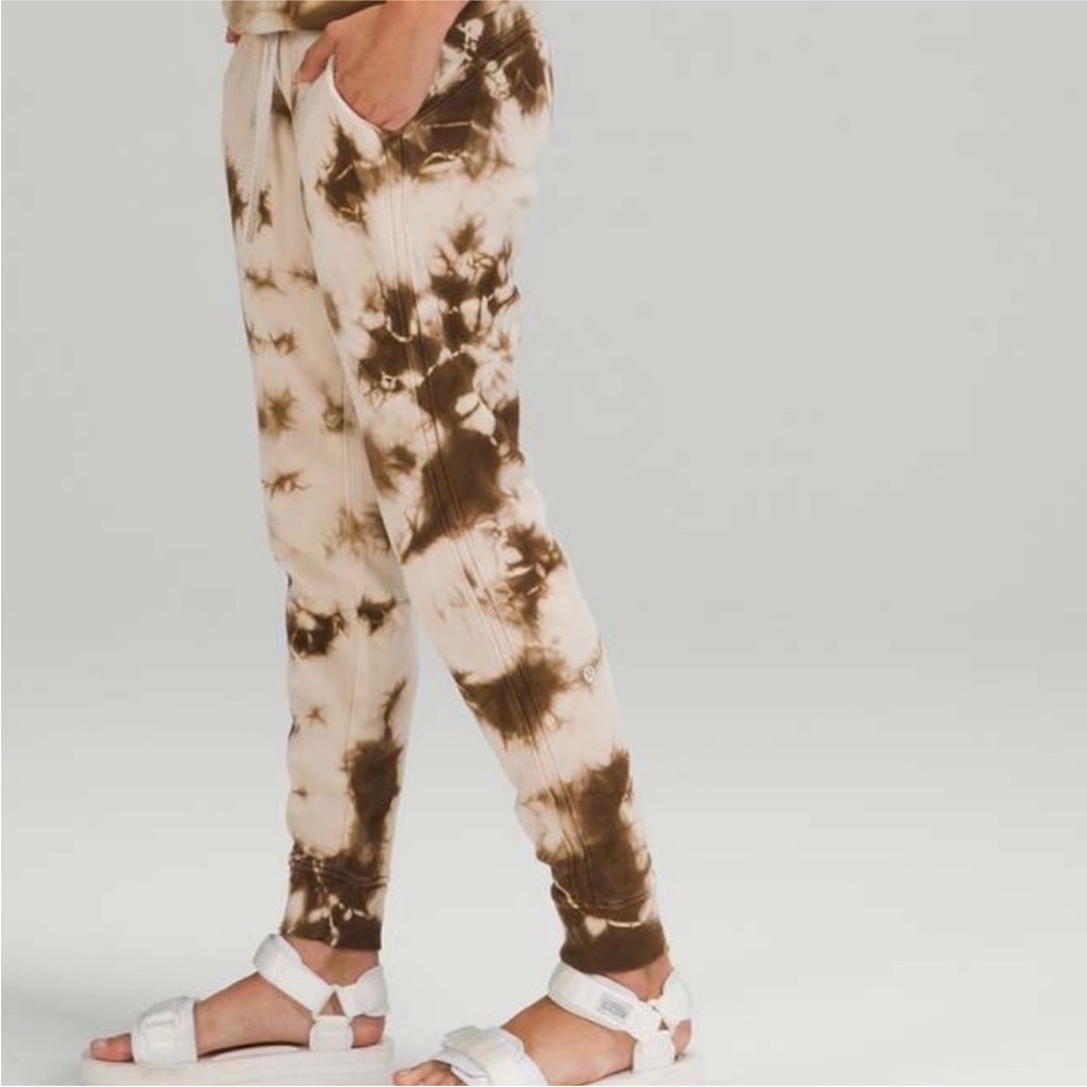 Lululemon warm down jogger in Earth Dye Sand